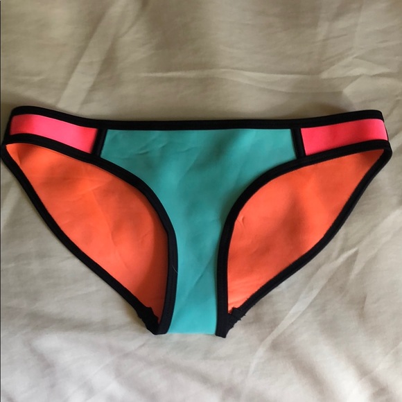 triangl swimsuit - Picture 2 of 5